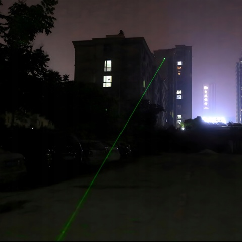 MOCNY WSKAŹNIK LASEROWY LASER POINTER ZIELONY AKU + ŁADOWARKA I NAKŁADKA