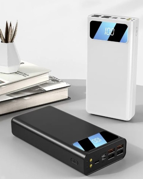 Powerbank 30000Mah 4X Usb + Led Latarka + Wyświetlacz Led + Kabel Czarny