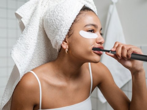 Szczoteczka Soniczna Dentipro 5 Trybów, 6 Końcówek, Etui 45 Dni Naładowania