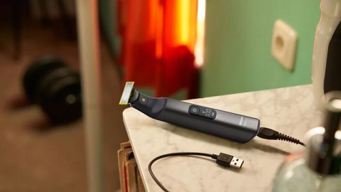 Golarka Philips Oneblade Pro 360: Przycinanie Z Etui, Nasadkami I Podstawą