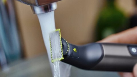 Golarka Philips Oneblade Pro 360: Przycinanie Z Etui, Nasadkami I Podstawą