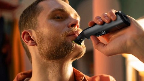 Golarka Philips Oneblade Pro 360: Przycinanie Z Etui, Nasadkami I Podstawą