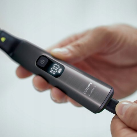Golarka Philips Oneblade Pro 360: Przycinanie Z Etui, Nasadkami I Podstawą