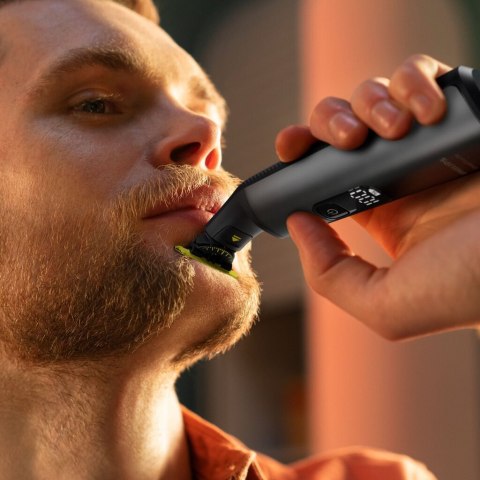 Golarka Philips Oneblade Pro 360: Przycinanie Z Etui, Nasadkami I Podstawą
