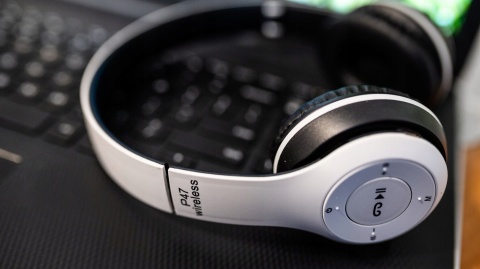 Bezprzewodowe słuchawki nauszne Bluetooth z mikrofonem - wysoka jakość dźwięku
