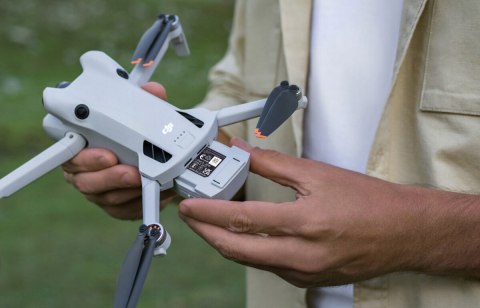 Dron Dji Mini 4 Pro Rc 2 4K/60Fps Hdr, 48Mp Raw, 3-Osiowy, 249G Kompaktowy