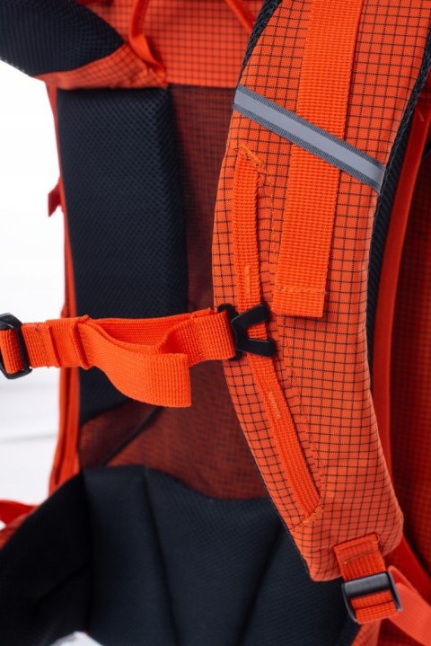 Plecak Trekkingowy Indiano 35L, Komora Dzielona, Nośny System, Kieszenki