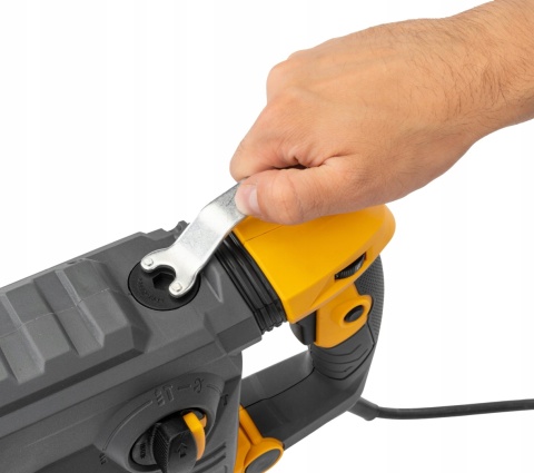 Młot udarowy Powermat 2600W SDS+ 5,5J z walizką i akcesoriami
