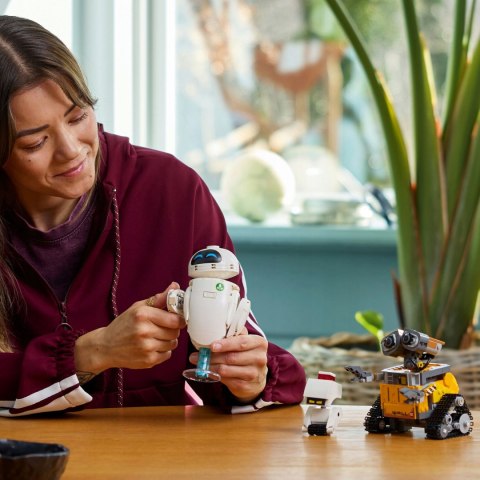 Lego Disney 43279 Wall-E I Ewa 811 Elementy R Dla Fanów Konstrukcji I Kolekcjonerów