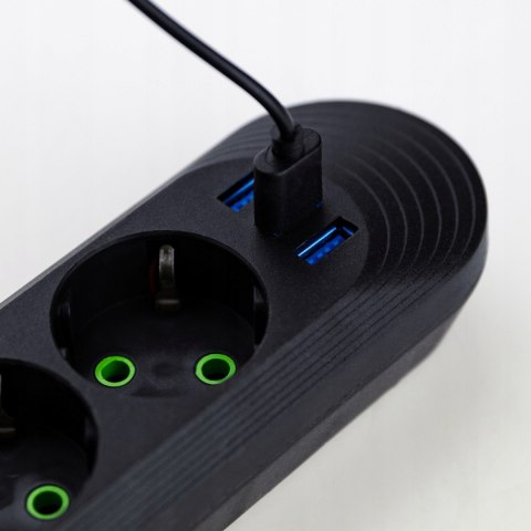 Przedłużacz Blow 3M 5 Gniazd 3 Usb Czarny 10A 2500W Z Włącznikiem Ce Rohs