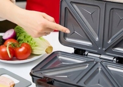 Opiekacz Do Kanapek 4-Trojkatny 900W, Nieprzywierające Płyty, Termostat