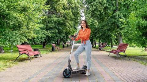 Hulajnoga Motus Scooty 10 Gen6 700W, Tempomat, Auto Światła, 10-Cal Opony