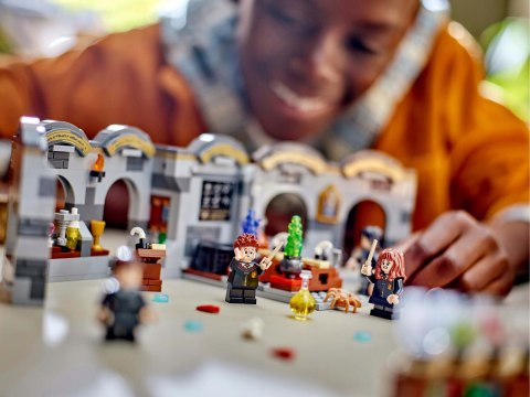 Lego Harry Potter 76431: Klasa Do Eliksirów, 4 Minifigury, 397 Elementów 8+