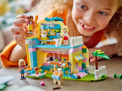 Lego Friends 42650 Sklep Dla Zwierząt: Minifigury I Akcesoria Do Zabawy