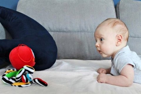 Ośmiornica Sensoryczna Z Grzechotką Dla Niemowląt Kontrastowa Zabawka
