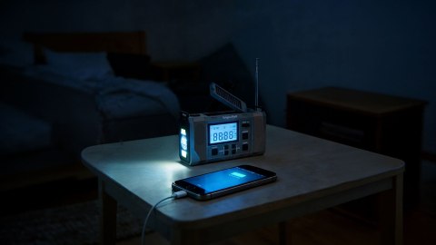 Radio solarne Krüger&Matz KM0838 AM/FM z LCD i SCAN, powerbank 10000 mAh, dynamo, latarka i SOS