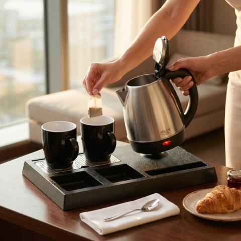 Adler AD1354 zestaw hotelowy: czajnik 1,2 l, 1500 W, taca i 2 kubki ceramiczne 320 ml
