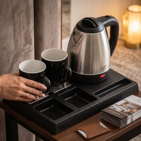 Adler AD1354 zestaw hotelowy: czajnik 1,2 l, 1500 W, taca i 2 kubki ceramiczne 320 ml