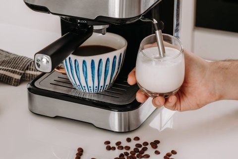 Ekspres kolbowy Teesa Aroma 450 TSA4010, 15 bar, 1,5 l, 850 W, spieniacz mleka