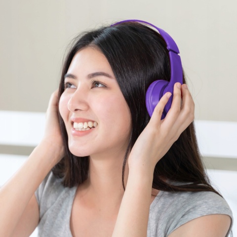 DZIECIĘCE SŁUCHAWKI BLUETOOTH LED RGB Z KOCIMI USZAMI MIKROFON P47M FIOLET