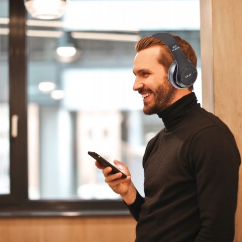Bezprzewodowe słuchawki Bluetooth P47 z mikrofonem, FM, MP3 - czarne