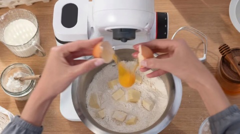 Robot planetarny Bosch MUMS2EW20 700W, 3,8L, 4 prędkości, 3 mieszadła