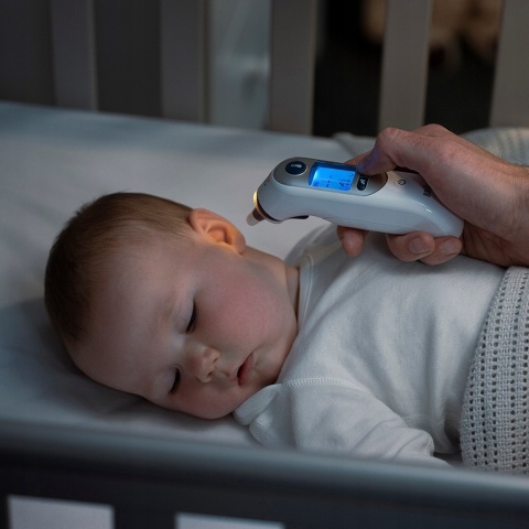 Termometr Do Ucha Braun Thermoscan 7+ Irt6525 Tryb Nocny Cichy Podświetlany