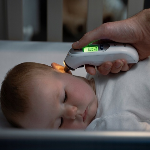 Termometr Do Ucha Braun Thermoscan 7+ Irt6525 Tryb Nocny Cichy Podświetlany