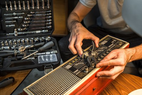 Zestaw Narzędzi M4k Garage 90 El. Klucze Nasadowe Neo Tools W Walizce