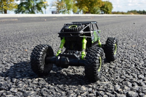 ZDALNIE STEROWANY ROCK CRAWLER 4X4, WODOODPORNY, DUŻE KOŁA, 2,4GHZ ZIELONY