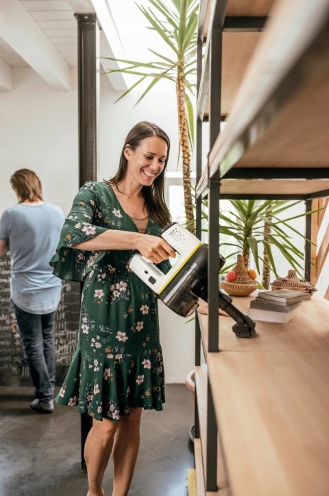 BEZPRZEWODOWY ODKURZACZ PIONOWY BEZWORKOWY LED Z AKUMULATOREM KARCHER VC 6