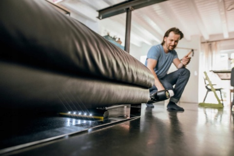 BEZPRZEWODOWY ODKURZACZ PIONOWY BEZWORKOWY LED Z AKUMULATOREM KARCHER VC 6