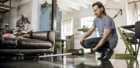 BEZPRZEWODOWY ODKURZACZ PIONOWY BEZWORKOWY LED Z AKUMULATOREM KARCHER VC 6