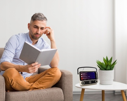 GŁOŚNIK PRZENOŚNY STYL RETRO BEZPRZEWODOWY Z RADIEM, MICROSD, POWERBANK 10W