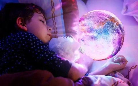 Księżycowa Lampka Led Na Biurko -Akumulator, Pilot, Drewniana Podstawka