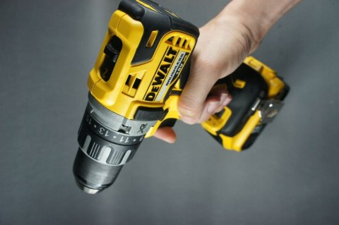 Wiertarko-Wkrętarka Dewalt 18V Xr Bez Udaru 70Nm Akum 5.0Ah + Ładowarka