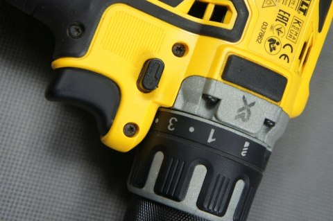 Wiertarko-Wkrętarka Dewalt 18V Xr Bez Udaru 70Nm Akum 5.0Ah + Ładowarka
