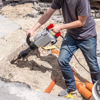 MŁOT UDAROWY SDS HEX 1700W 50J DO WYBURZEŃ ANTYWIBRACYJNY, WALIZKA I DŁUTA