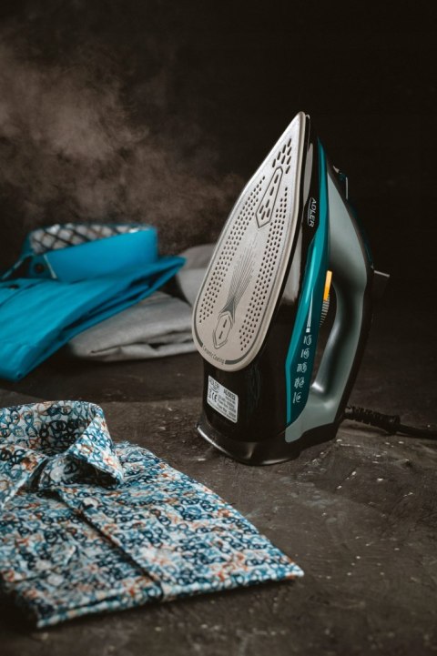 Żelazko parowe Adler AD 5032, 2400 W, ceramiczna stopa, automatyczne wyłączenie