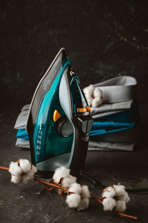 Żelazko parowe Adler AD 5032, 2400 W, ceramiczna stopa, automatyczne wyłączenie