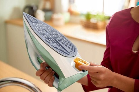 Żelazko Parowe Ze Stopą Ceramiczną Philips Azur 7000 Series Dst7012/70