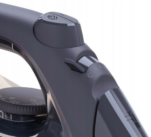 Żelazko Ze Stopą Ceramiczną Mocne Electrolux E6si1-4Mn Do Prasowania W Domu