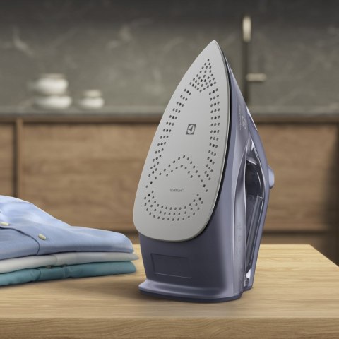 Żelazko Ze Stopą Ceramiczną Mocne Electrolux E6si1-4Mn Do Prasowania W Domu