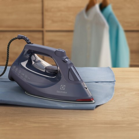 Żelazko Ze Stopą Ceramiczną Mocne Electrolux E6si1-4Mn Do Prasowania W Domu