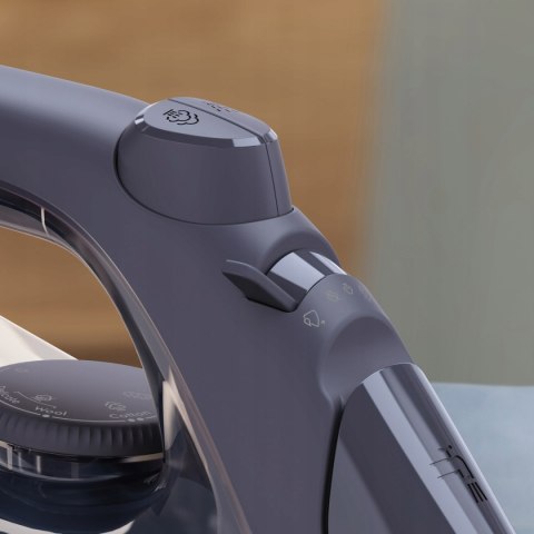 Żelazko Ze Stopą Ceramiczną Mocne Electrolux E6si1-4Mn Do Prasowania W Domu