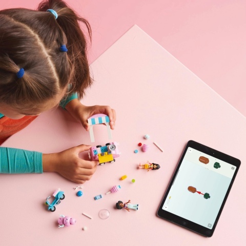 LEGO FRIENDS 42643: STOISKO Z WATĄ CUKROWĄ, SKUTER I 2 MINILALECZKI ZABAWKA