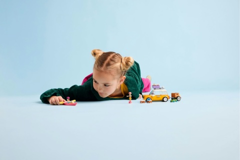 LEGO FRIENDS SAMOCHODOWA WYCIECZKA PRZYJACIÓŁEK 220 ELEM. Z LIANN I ALIĄ