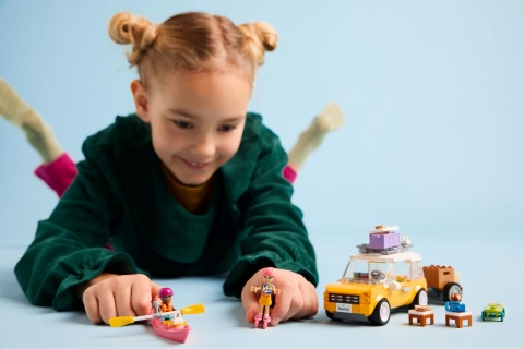 LEGO FRIENDS SAMOCHODOWA WYCIECZKA PRZYJACIÓŁEK 220 ELEM. Z LIANN I ALIĄ