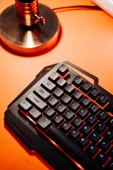 Klawiatura Gamingowa Podświetlana Led Dla Graczy Stalowa Usb Cicha Czarna