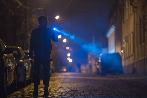 Latarka Taktyczna Wojskowa Mocna Szperacz Cree Xpe Led Zoom Z Uv Aku + Etui